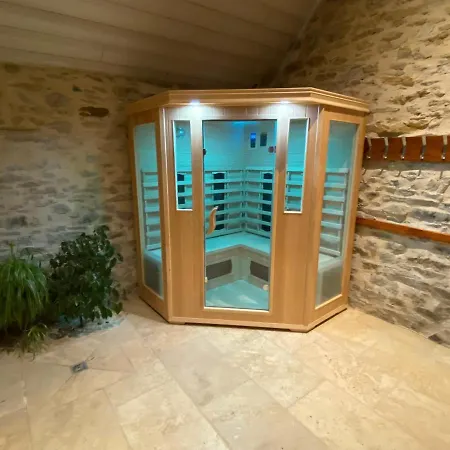 Les Caselles - Gite, Table Et D'hotes Pensión 4*