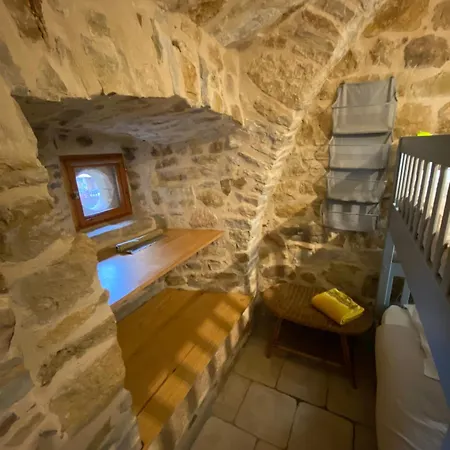 Les Caselles, Et Guest house