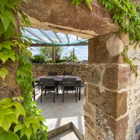 Les Caselles - Gite, Table Et D'hotes Saint-Beauzely