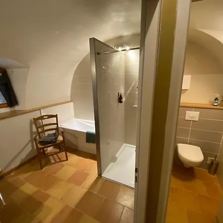 Les Caselles, Et 4*