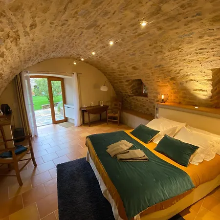 Les Caselles - Gite, Table Et D'hotes Pensión 4*