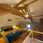 Pensionat Les Caselles - Gite, Table Et D'hotes 4*