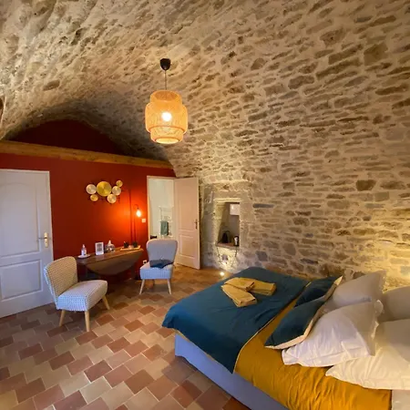 Les Caselles - Gite, Table Et D'hotes 4*
