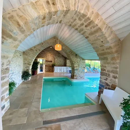 Les Caselles - Gite, Table Et D'hotes Saint-Beauzely